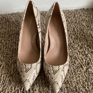 BCBG , 9 1/2 brown and white